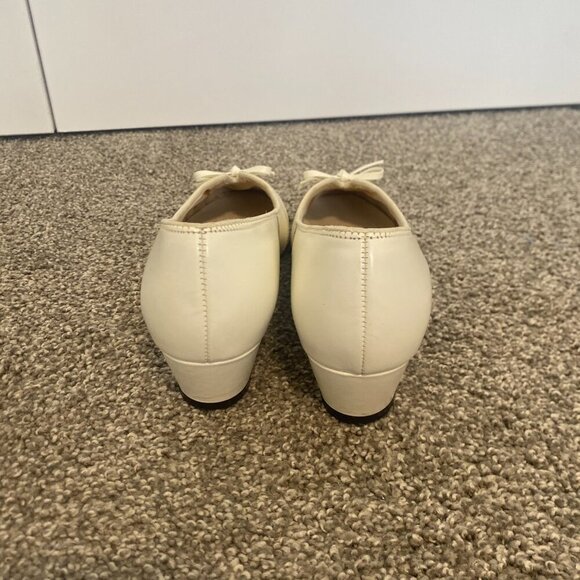 Vintage Clinic White Leather Low Pump Heels W Wingtip Victorian Style Size 7 1/2 - Picture 6 of 11